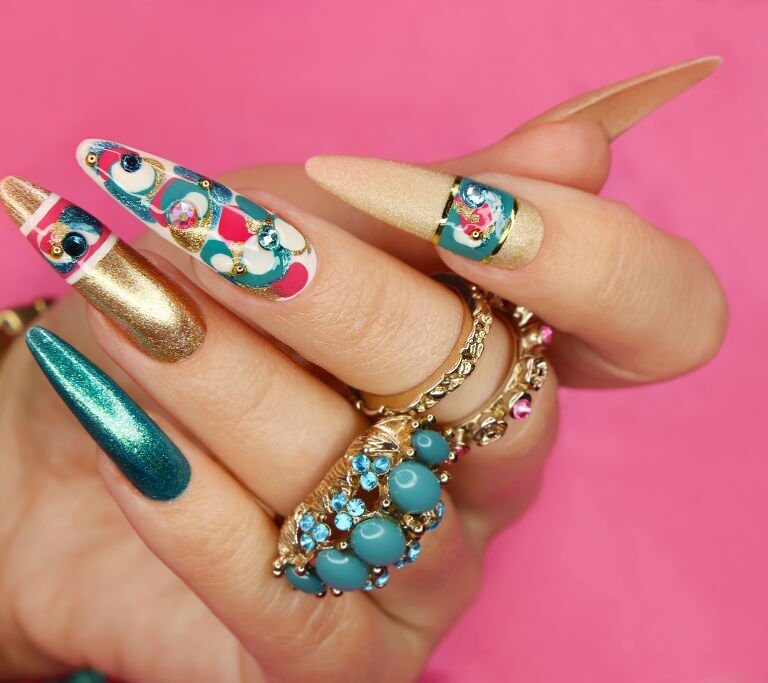 Faux ongles : la solution pour des ongles longs et durables 8 faux ongles