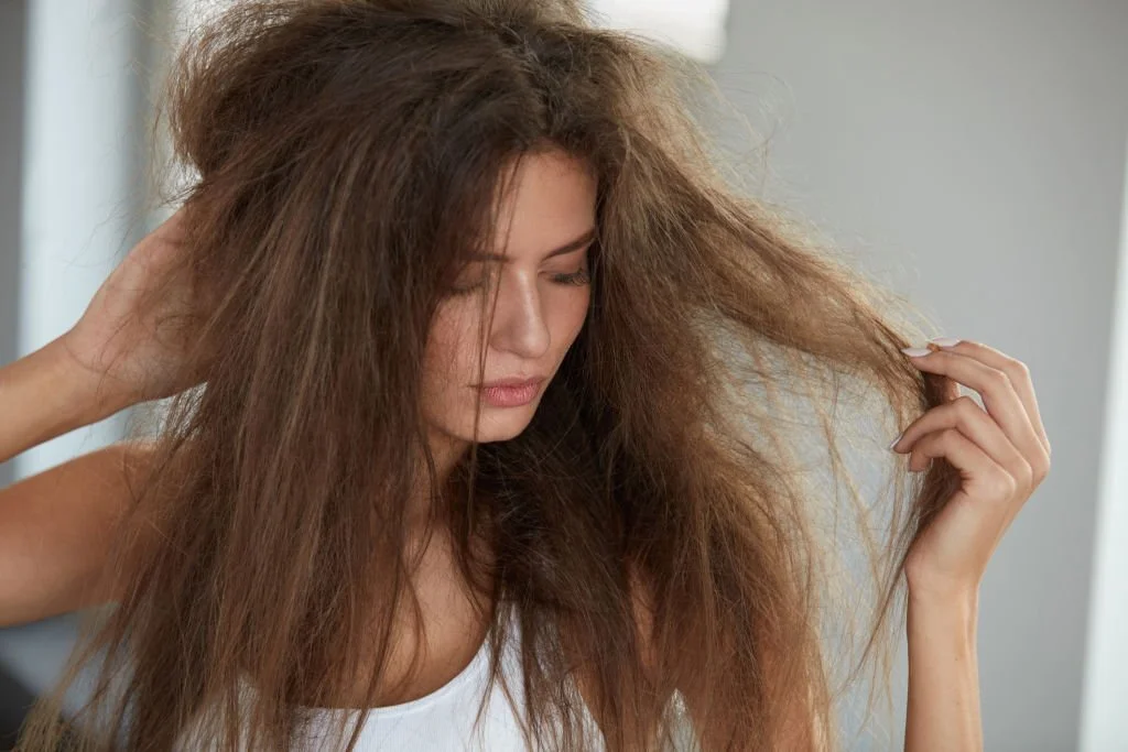 Tout ce que vous devez savoir pour des cheveux forts et en bonne santé 5 Comment savoir si les cheveux ont besoin de protéines ?